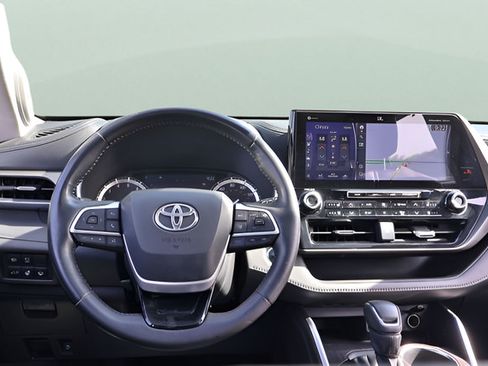 Used 2022 Toyota Highlander Limited AWD/4WD image 19