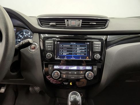 Used 2020 Nissan Rogue Sport SV FWD image 37