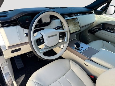 New 2025 Land Rover Range Rover SE image 27