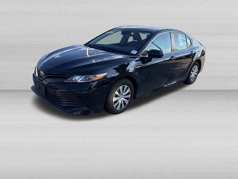 Used 2019 Toyota Camry LE FWD image 7