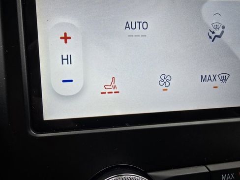 Used 2024 Ford Edge SEL image 21