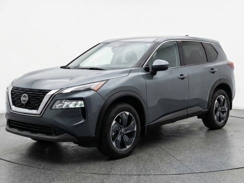Used 2025 Nissan Rogue SV image 3