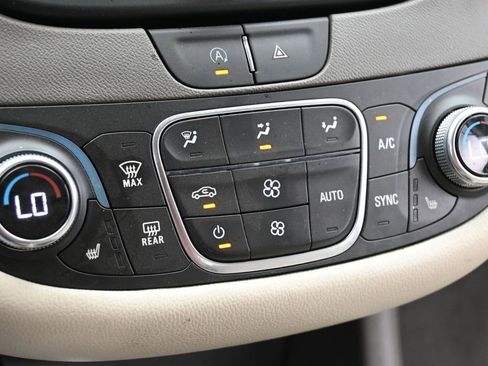 Used 2024 Chevrolet Malibu LT FWD image 17
