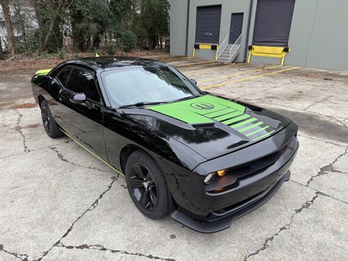 Used 2016 Dodge Challenger SXT w/ Sound Group image 10