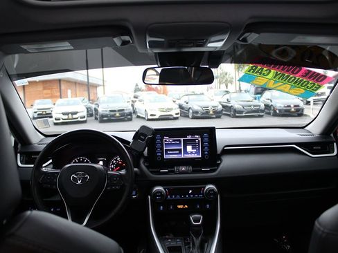 Used 2020 Toyota RAV4 XLE Premium image 27