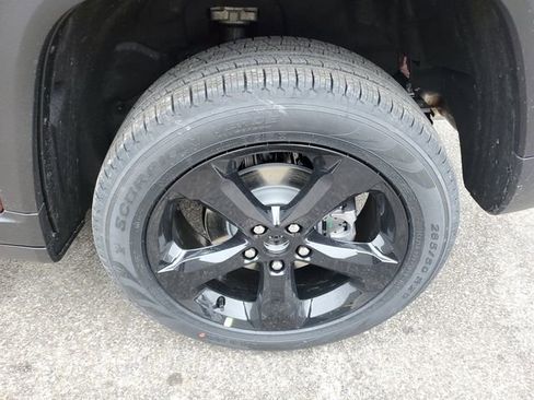 New 2026 Jeep Grand Cherokee Limited w/ Limited Altitude Package image 6