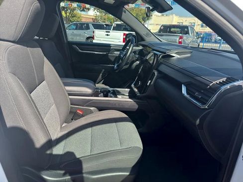 Used 2025 GMC Acadia Elevation image 14