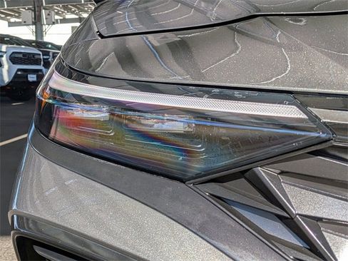 Used 2025 Hyundai Elantra Limited image 6