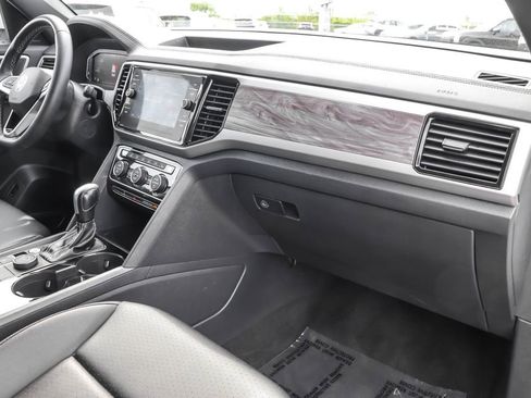 Used 2023 Volkswagen Atlas Cross Sport SE AWD/4WD image 35