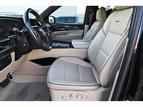 Used 2023 Cadillac Escalade Premium Luxury image 5