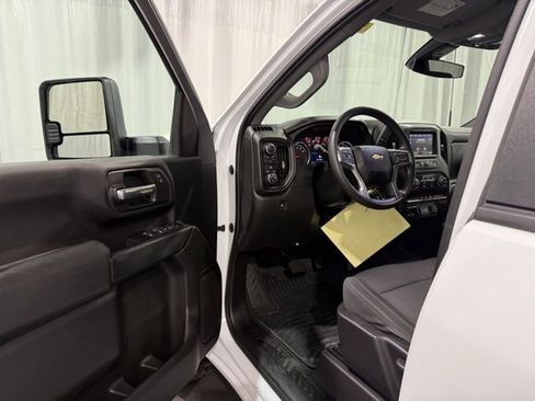 Used 2022 Chevrolet Silverado 2500 Custom w/ Custom Convenience Package image 8