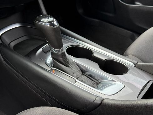 Used 2016 Chevrolet Malibu LT FWD image 17