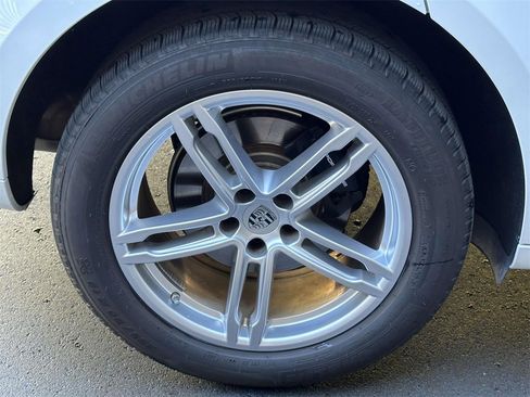 Used 2025 Porsche Macan image 10