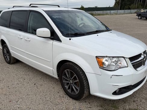 Used 2017 Dodge Grand Caravan SXT FWD image 6