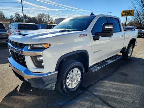 Used 2023 Chevrolet Silverado 2500 LT w/ Convenience Package image 4