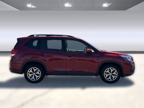 Used 2019 Subaru Forester Premium w/ All-Weather Package AWD/4WD image 8