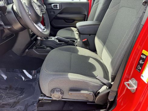 Certified 2025 Jeep Wrangler Sahara w/ Safety Group image 15