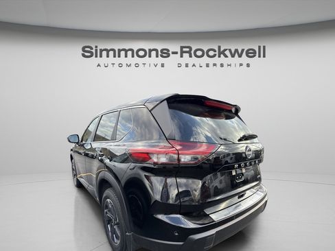 Used 2025 Nissan Rogue SV AWD/4WD image 2