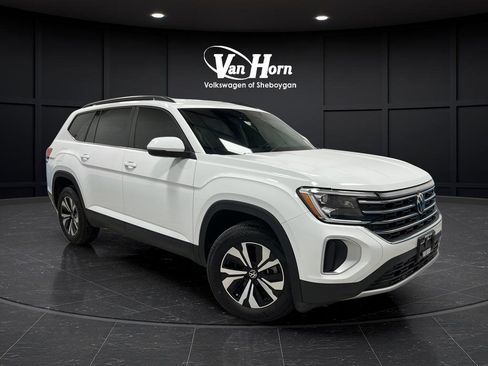 Used 2024 Volkswagen Atlas SE FWD image 1