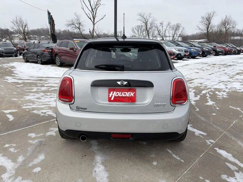 Used 2017 MINI Cooper 4-Door Hardtop image 5