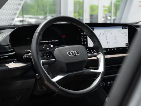 Certified 2025 Audi Q5 Premium w/ Convenience Package AWD/4WD image 11