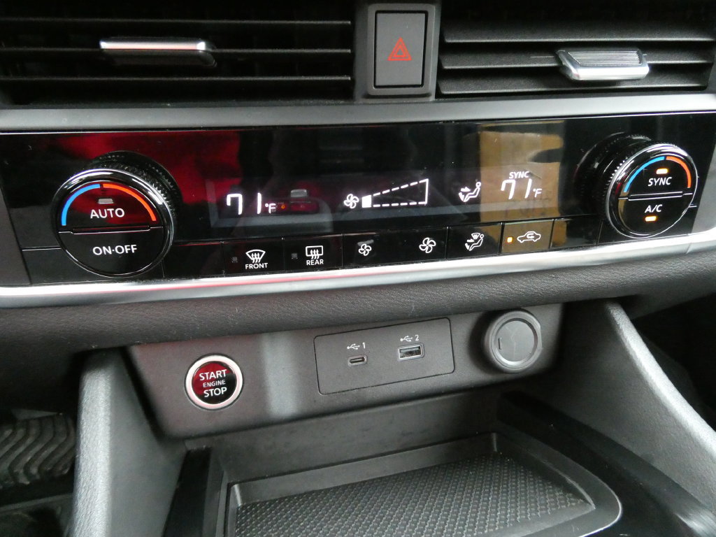 Used 2023 Nissan Rogue SV FWD image 27
