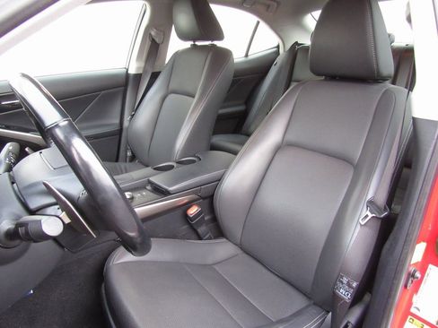 Used 2016 Lexus IS 300 AWD image 10