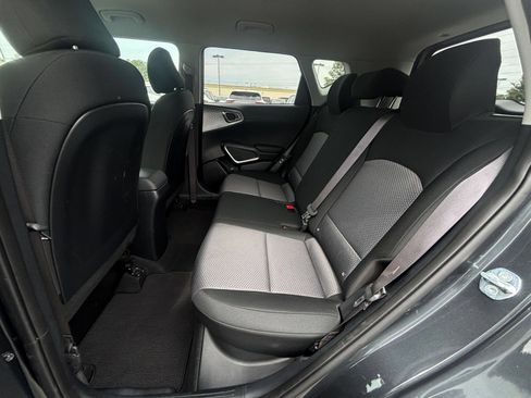 Used 2025 Kia Soul LX w/ LX Technology Package FWD image 23