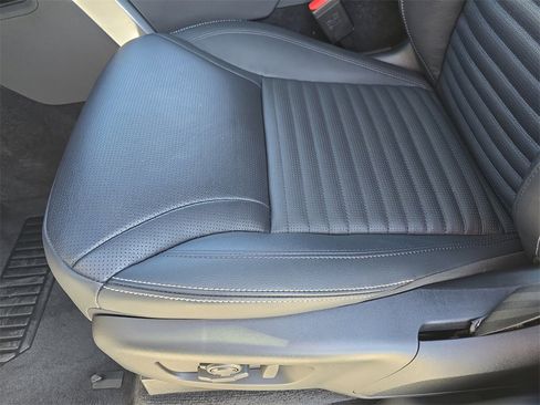 Used 2025 Land Rover Discovery Dynamic SE image 31