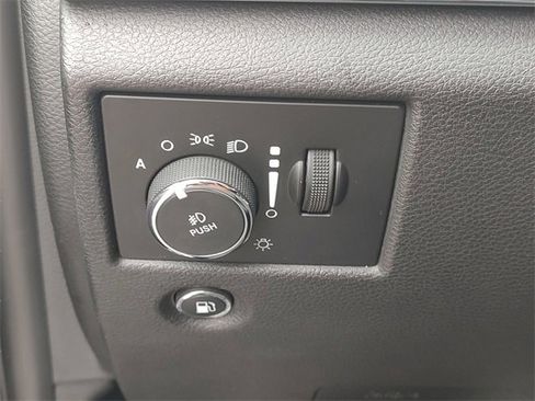 Used 2018 Jeep Grand Cherokee Limited image 26