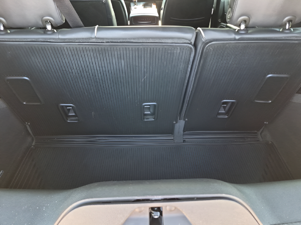 Used 2022 Cadillac Escalade Premium Luxury w/ Performance Package RWD image 47