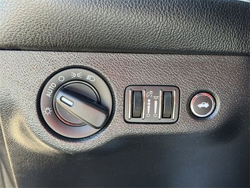 Used 2021 Dodge Challenger SXT image 18