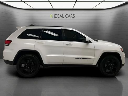 Used 2019 Jeep Grand Cherokee Laredo RWD image 4