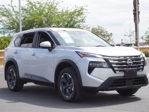 Certified 2024 Nissan Rogue SV FWD image 4