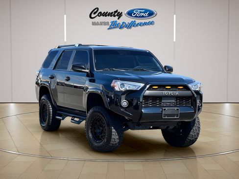 Used 2022 Toyota 4Runner SR5 RWD image 1