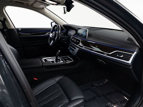 Used 2022 BMW M760i xDrive w/ Luxury Rear Seating Package AWD/4WD image 30