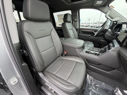 New 2026 GMC Sierra 2500 Denali w/ Denali Reserve Package image 15