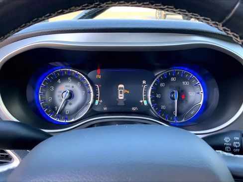 Used 2021 Chrysler Pacifica Touring-L w/ Uconnect Theater Family Group FWD image 23