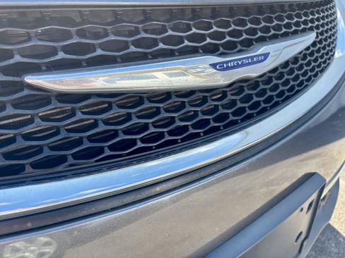 Used 2020 Chrysler Pacifica Limited FWD image 26