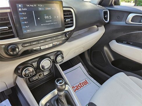 Used 2023 Hyundai Venue SEL image 20