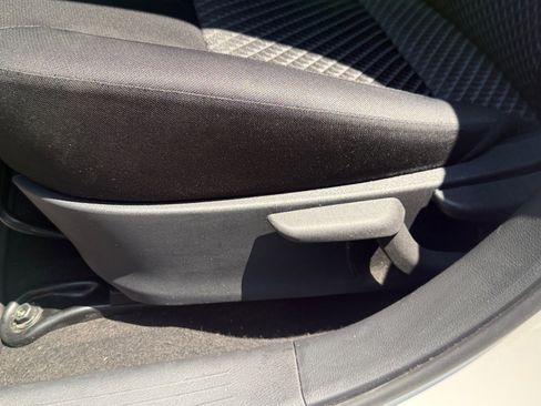 Used 2023 Nissan Versa S FWD image 27