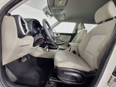Used 2021 Kia Soul LX FWD image 12