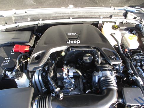 Used 2021 Jeep Wrangler Unlimited Sahara image 24