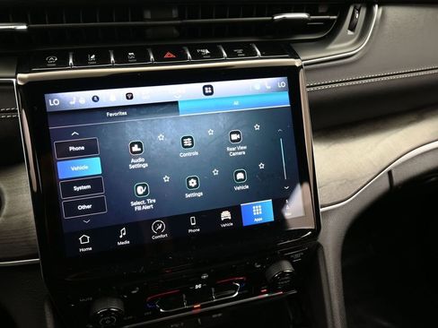 Used 2024 Jeep Grand Cherokee L Limited image 16