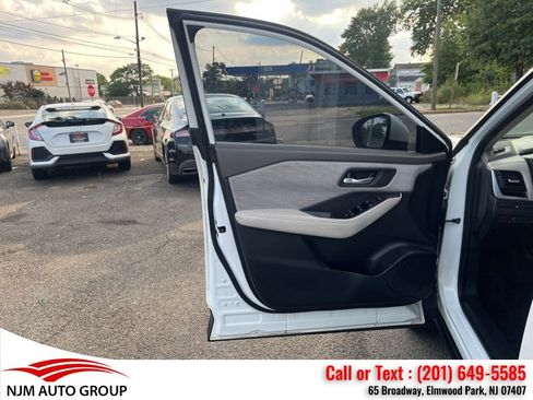 Used 2023 Nissan Rogue SV AWD/4WD image 16