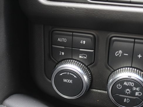 Used 2022 GMC Yukon XL SLT w/ SLT Luxury Package image 20