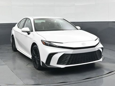 Used 2026 Toyota Camry SE FWD image 12