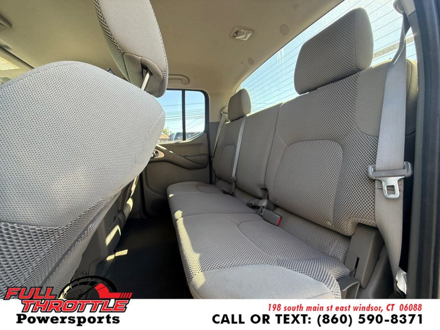 Used 2011 Nissan Frontier SV w/ SV Premium Utility Pkg AWD/4WD image 18