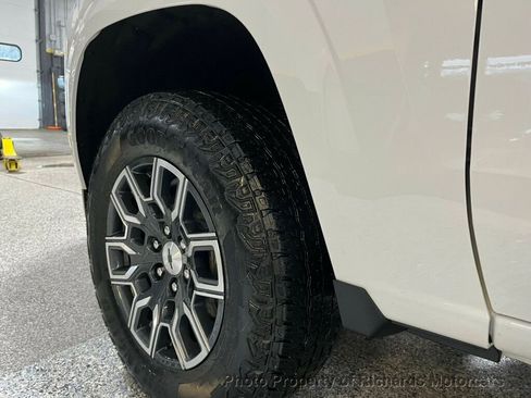 Used 2023 Chevrolet Colorado Z71 w/ Z71 Convenience Package 2 image 13