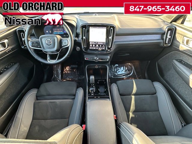 Used 2025 Volvo XC40 B5 Plus AWD/4WD image 16
